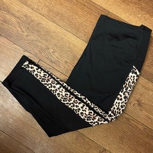 Zyia EUC leopard, pocket Capri leggings. Size 20